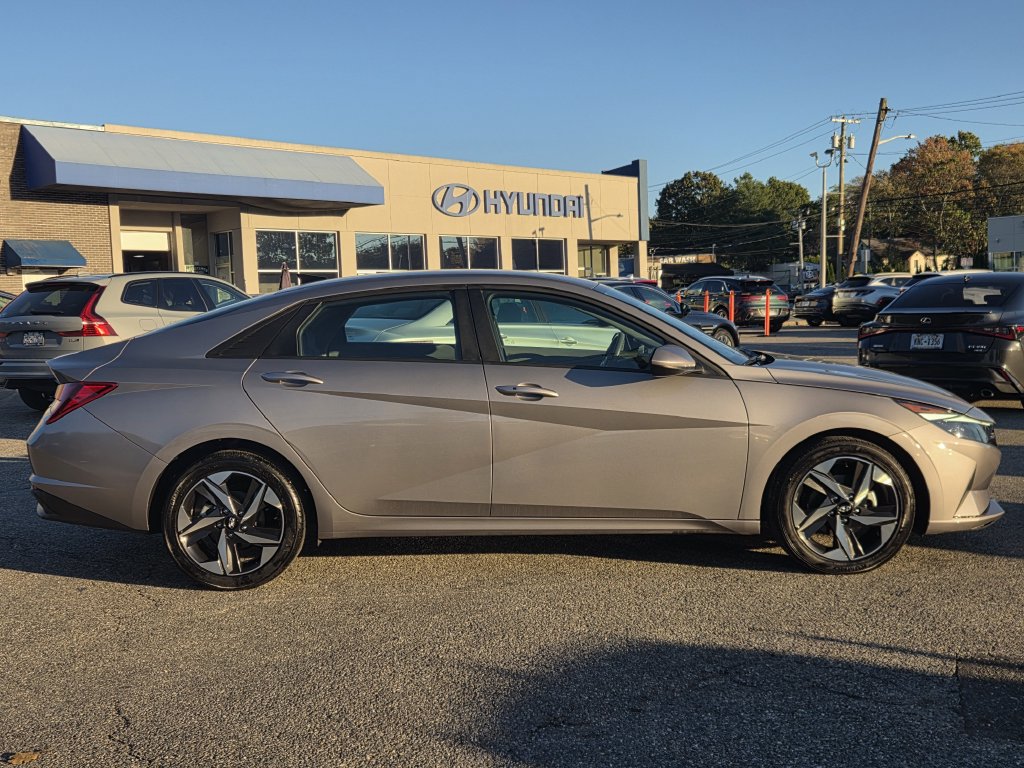 Certified 2023 Hyundai Elantra SEL w/ Convenience Package FWD image 3