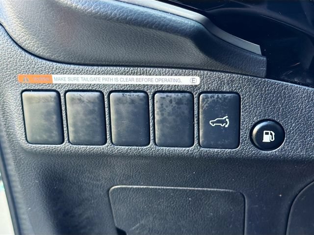 Used 2018 Mitsubishi Outlander SEL AWD/4WD image 28