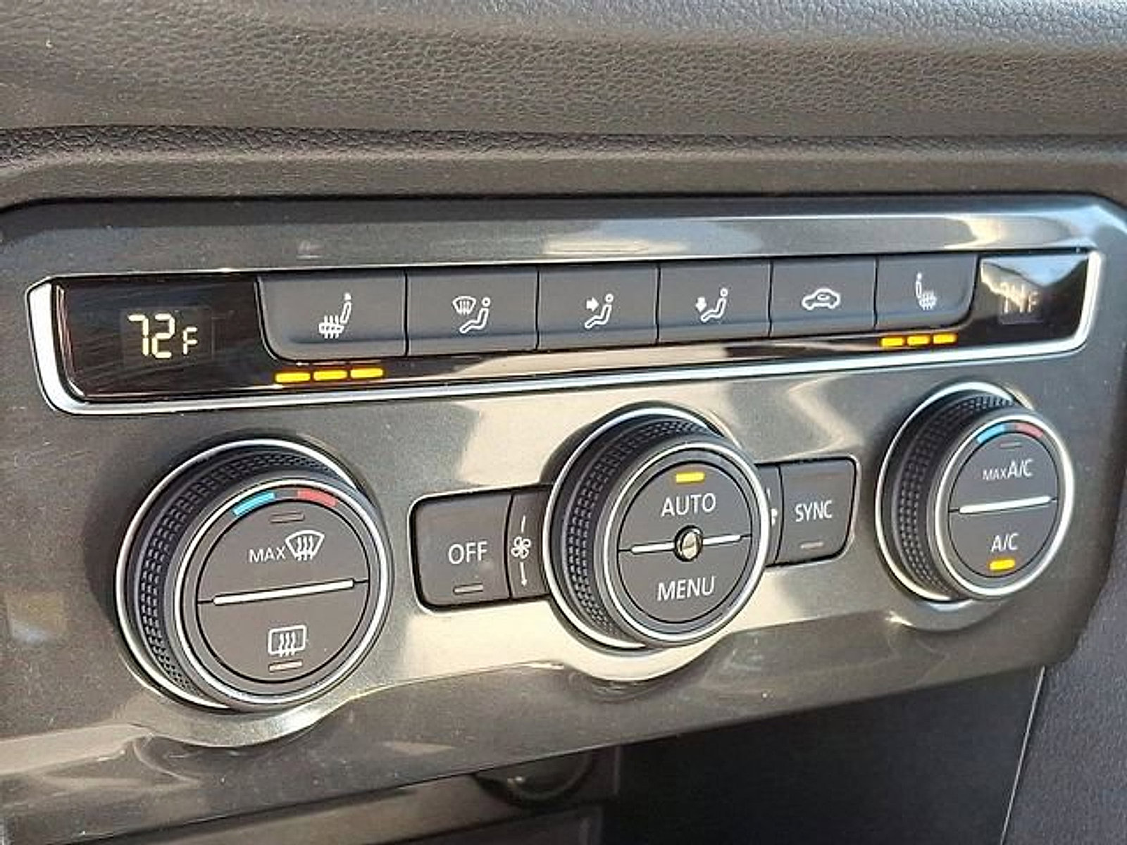 Used 2021 Volkswagen Tiguan SE w/ Panoramic Sunroof Package image 16