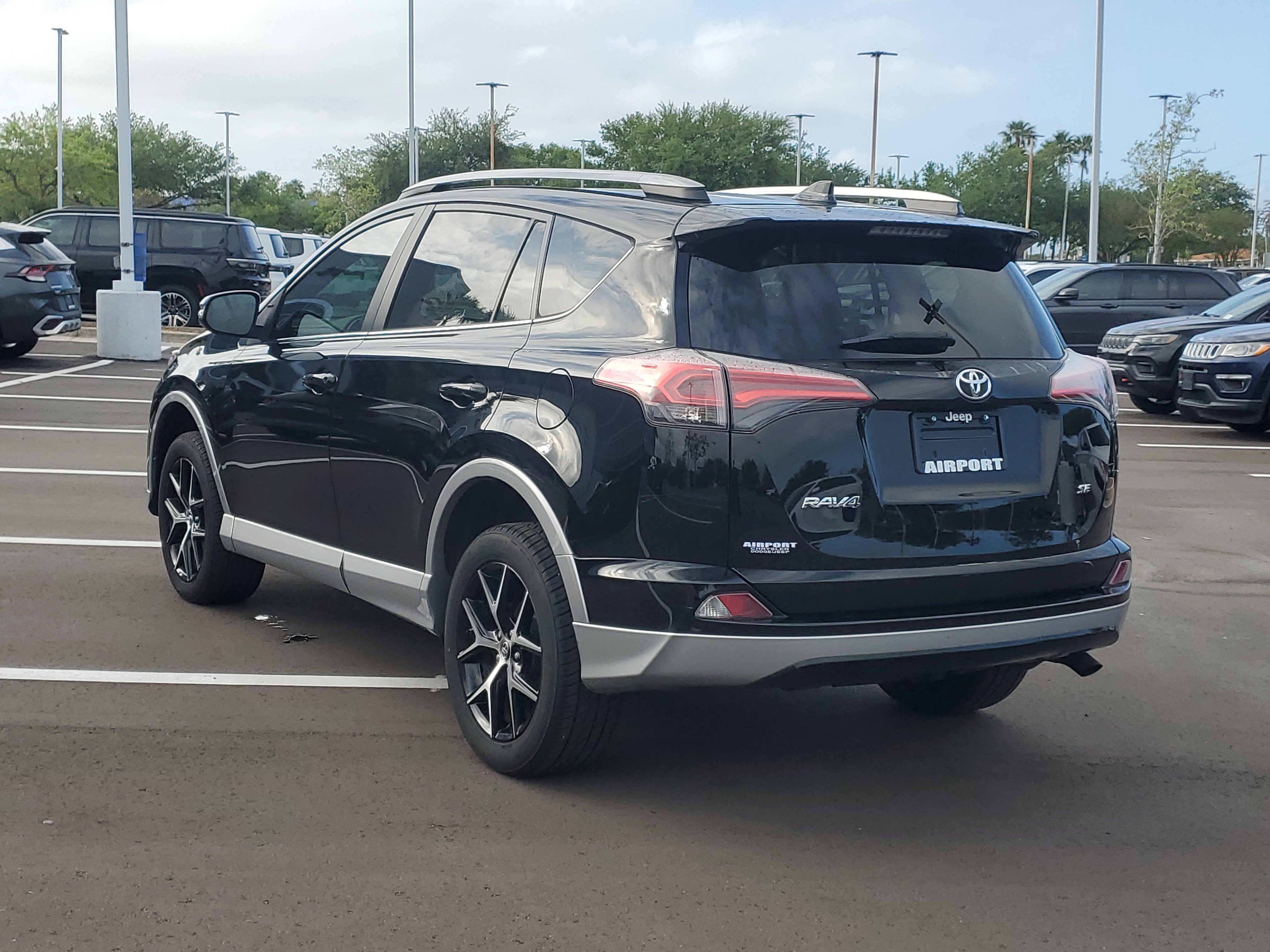 Used 2018 Toyota RAV4 SE w/ Power Extra Value Package image 4