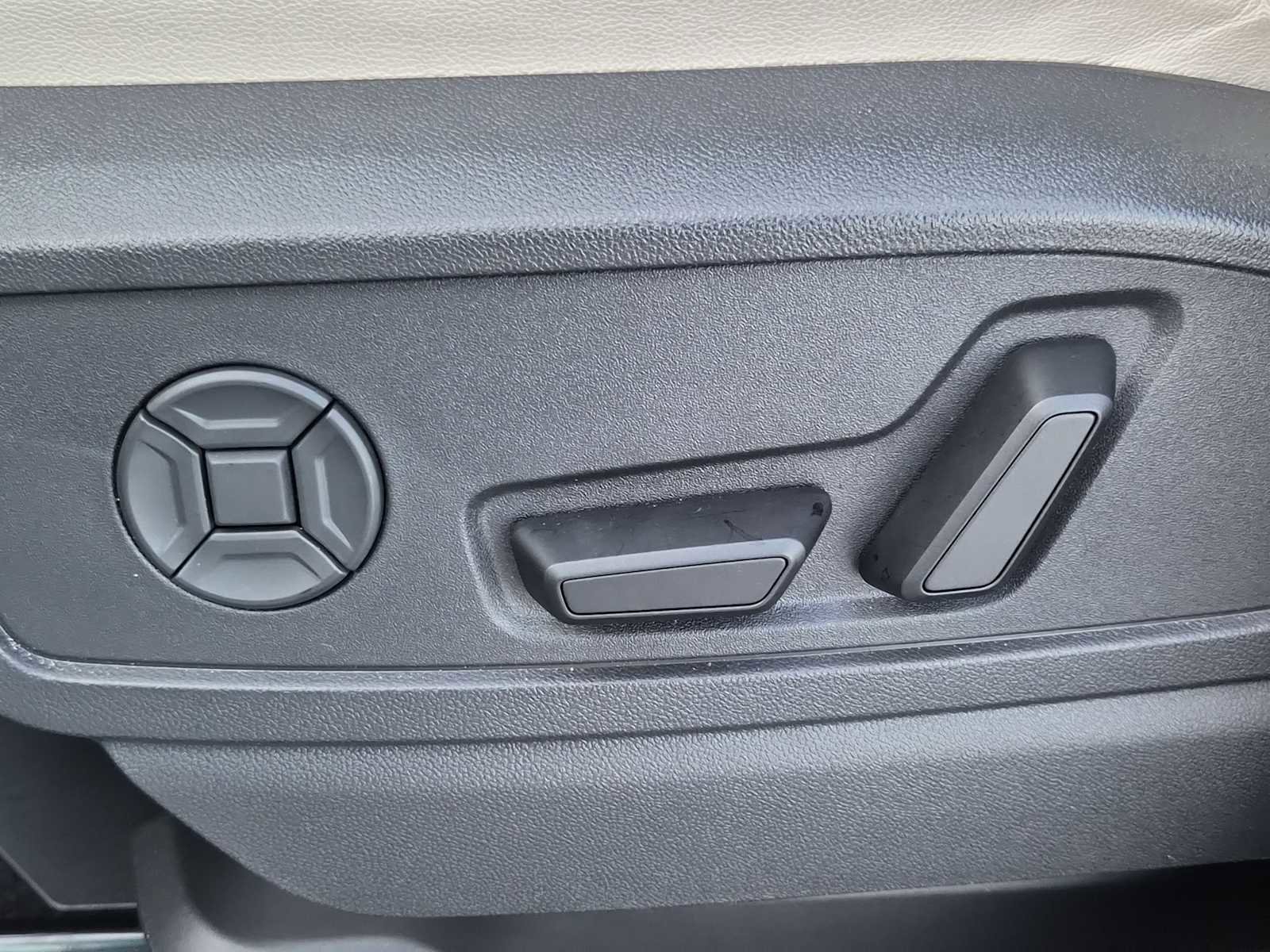 Certified 2025 Audi Q5 Premium Plus w/ Premium Plus image 16