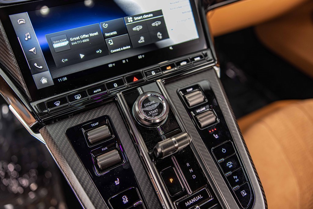 Used 2025 Aston Martin V8 Vantage Coupe image 27