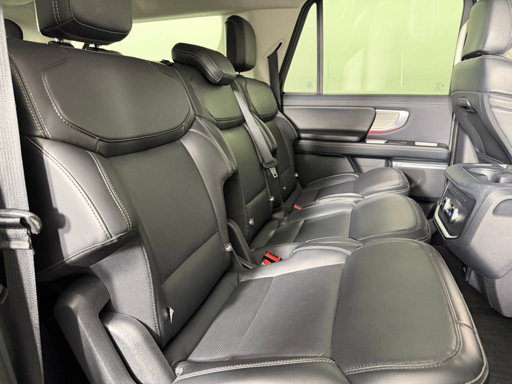 Used 2025 Ford Expedition Max Platinum AWD/4WD image 33
