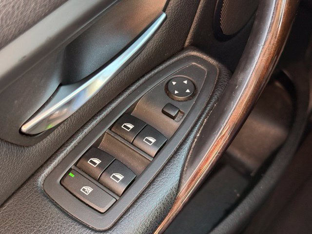 Used 2015 BMW 320i xDrive Sedan AWD/4WD image 24