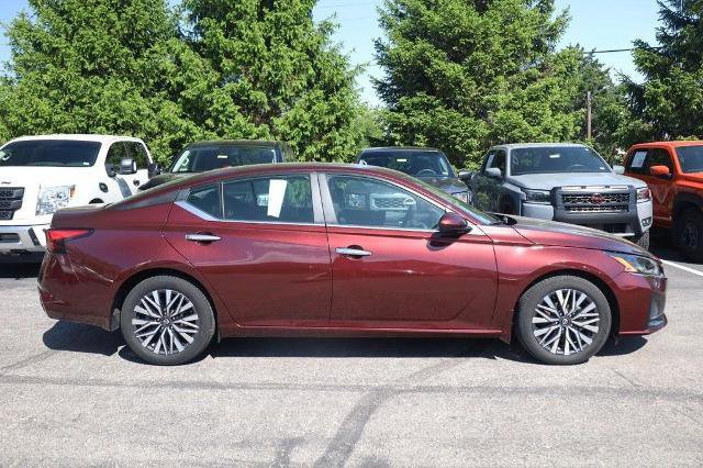 Used 2025 Nissan Altima 2.5 SV w/ SV Premium Package FWD image 5