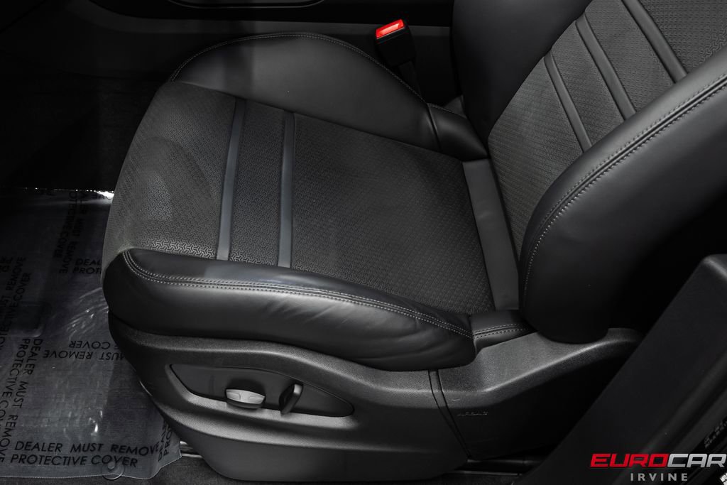 Used 2025 Porsche Cayenne GTS image 40