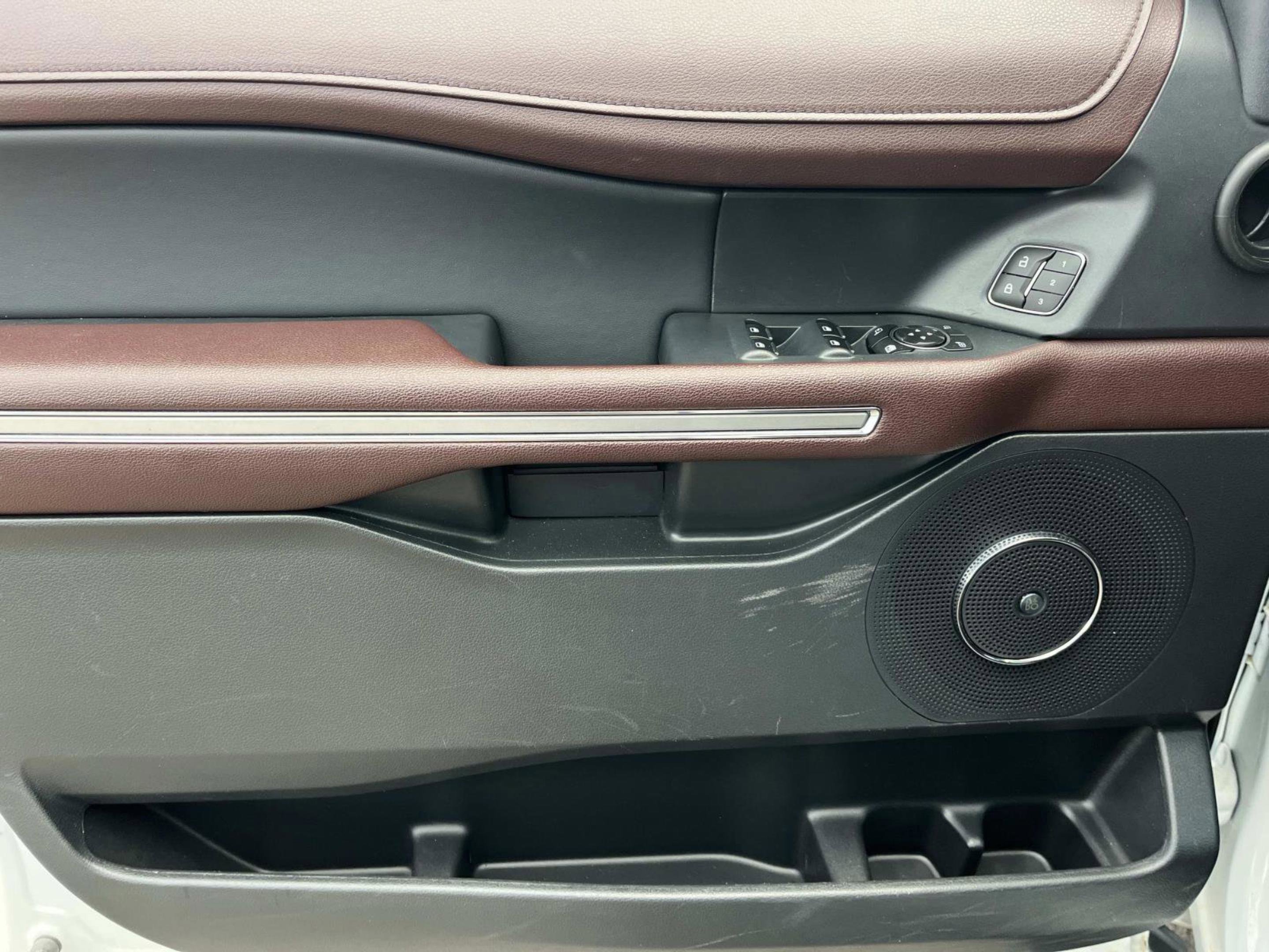 Used 2023 Ford Expedition Limited image 30