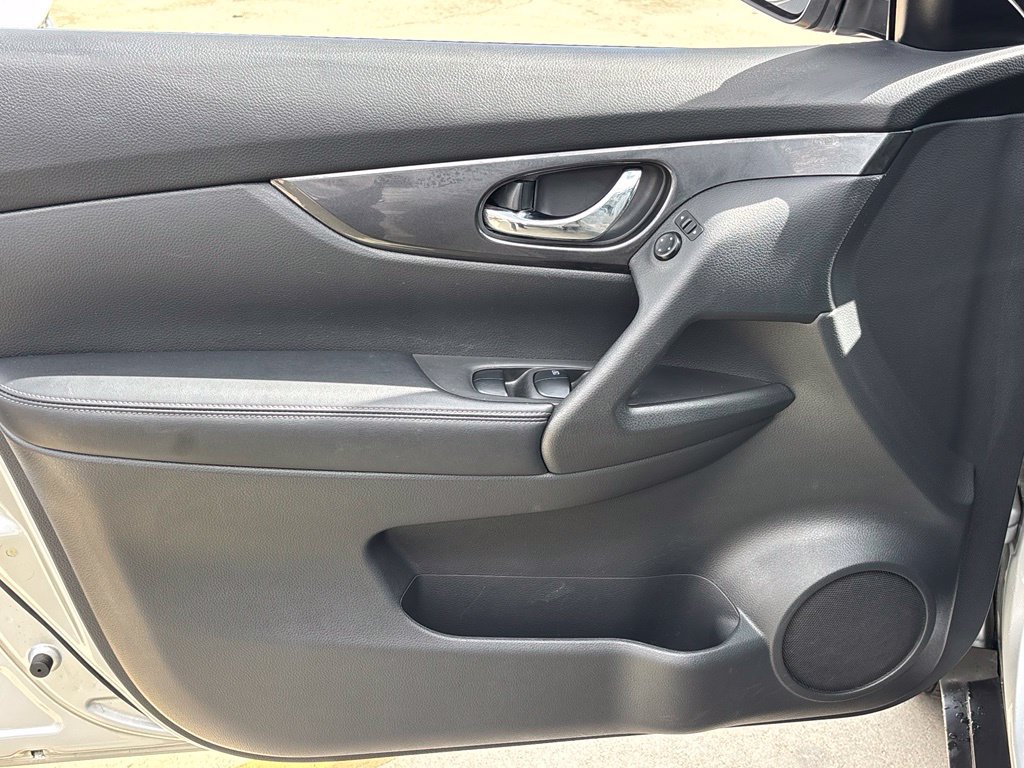 Used 2020 Nissan Rogue SV FWD image 10
