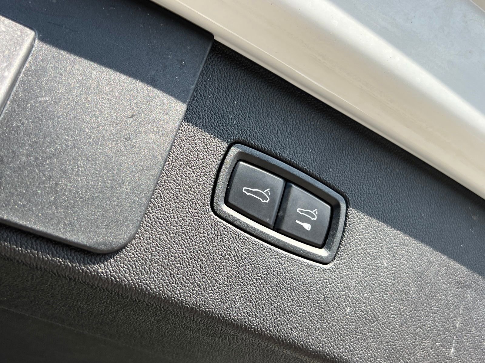 Certified 2022 Porsche Cayenne Platinum Edition image 20