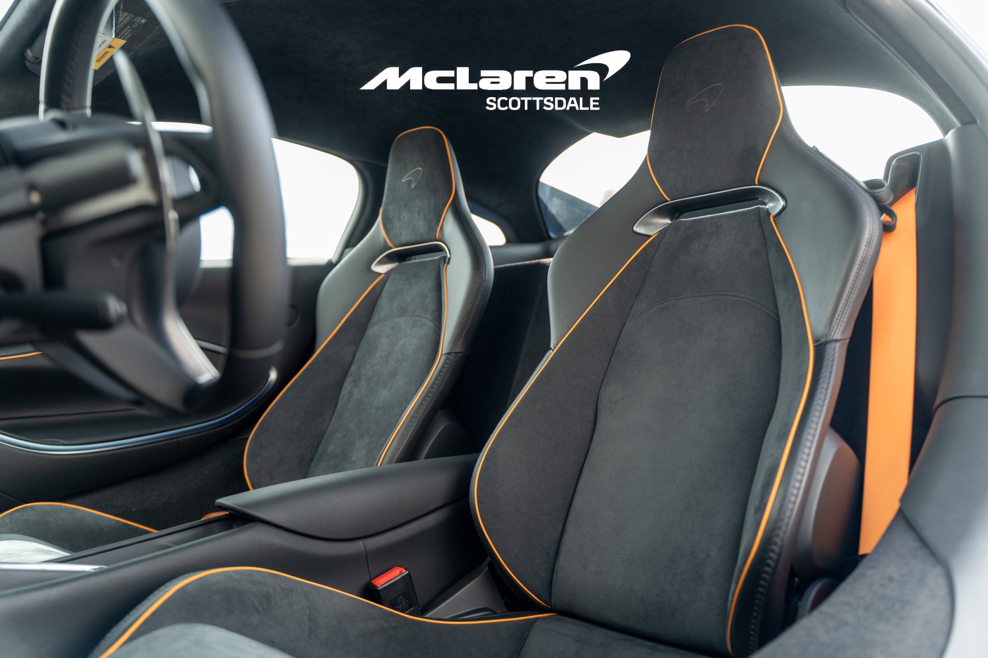 Used 2023 McLaren Artura image 25