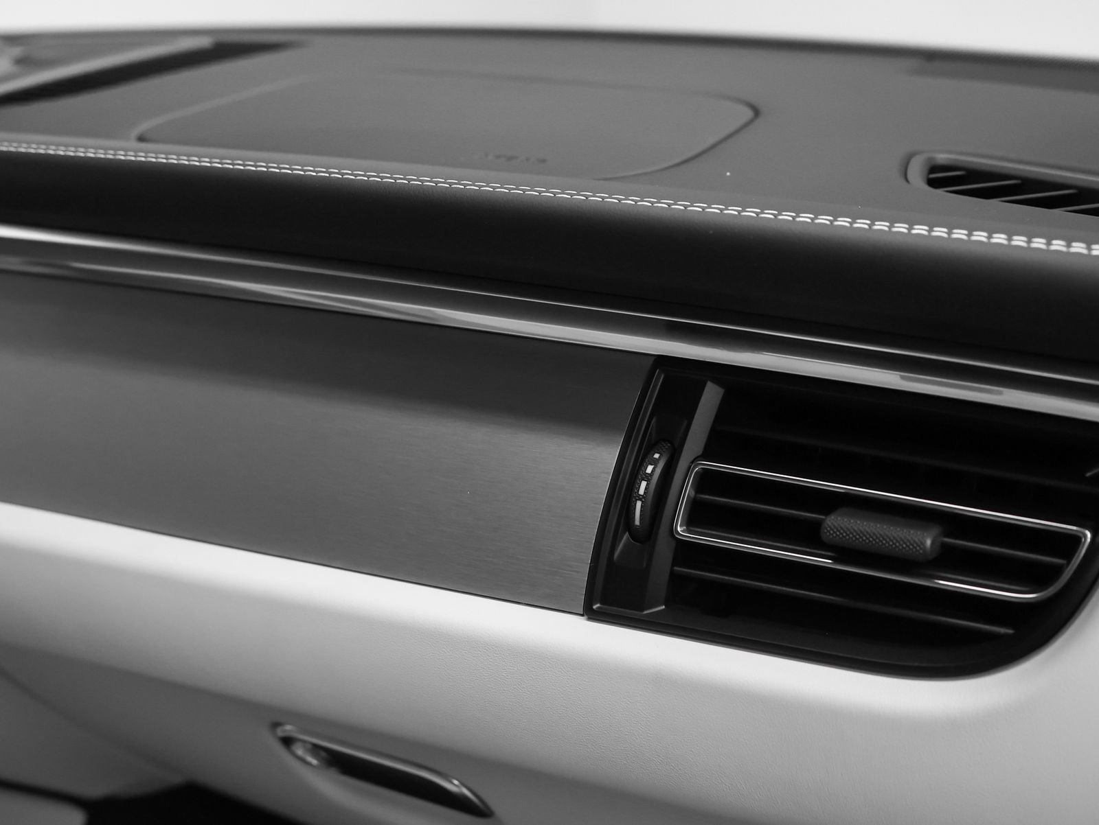 New 2026 Porsche Macan image 26