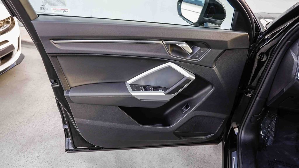 Used 2025 Audi Q3 2.0T Premium image 25