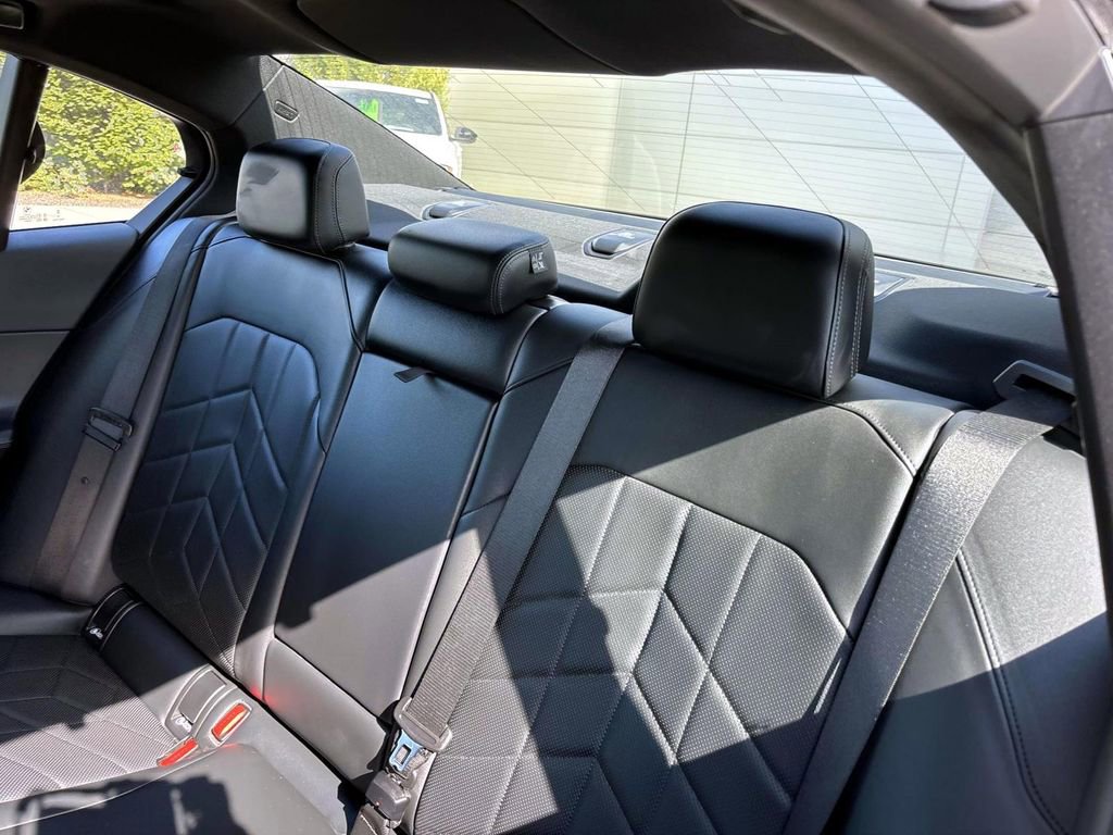 Certified 2025 BMW 540i xDrive image 29