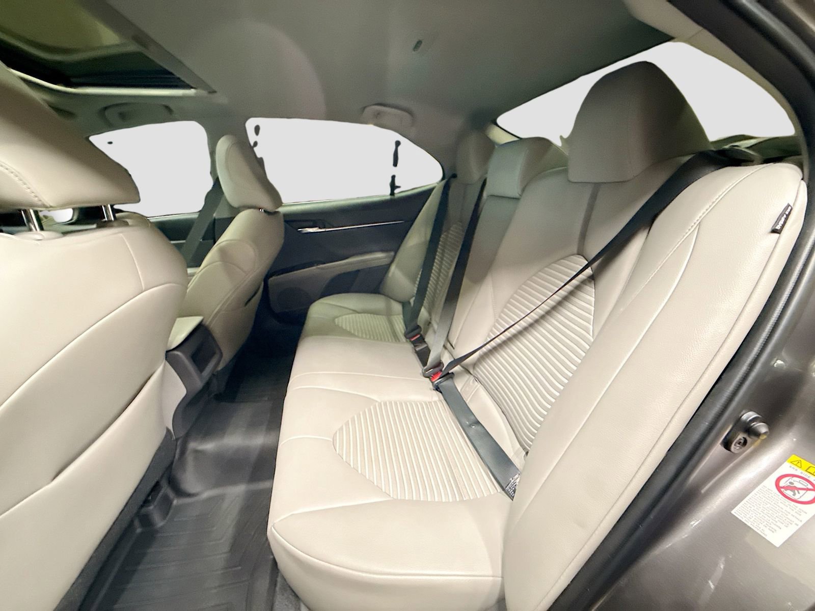 Used 2018 Toyota Camry SE w/ Moonroof Package FWD image 26