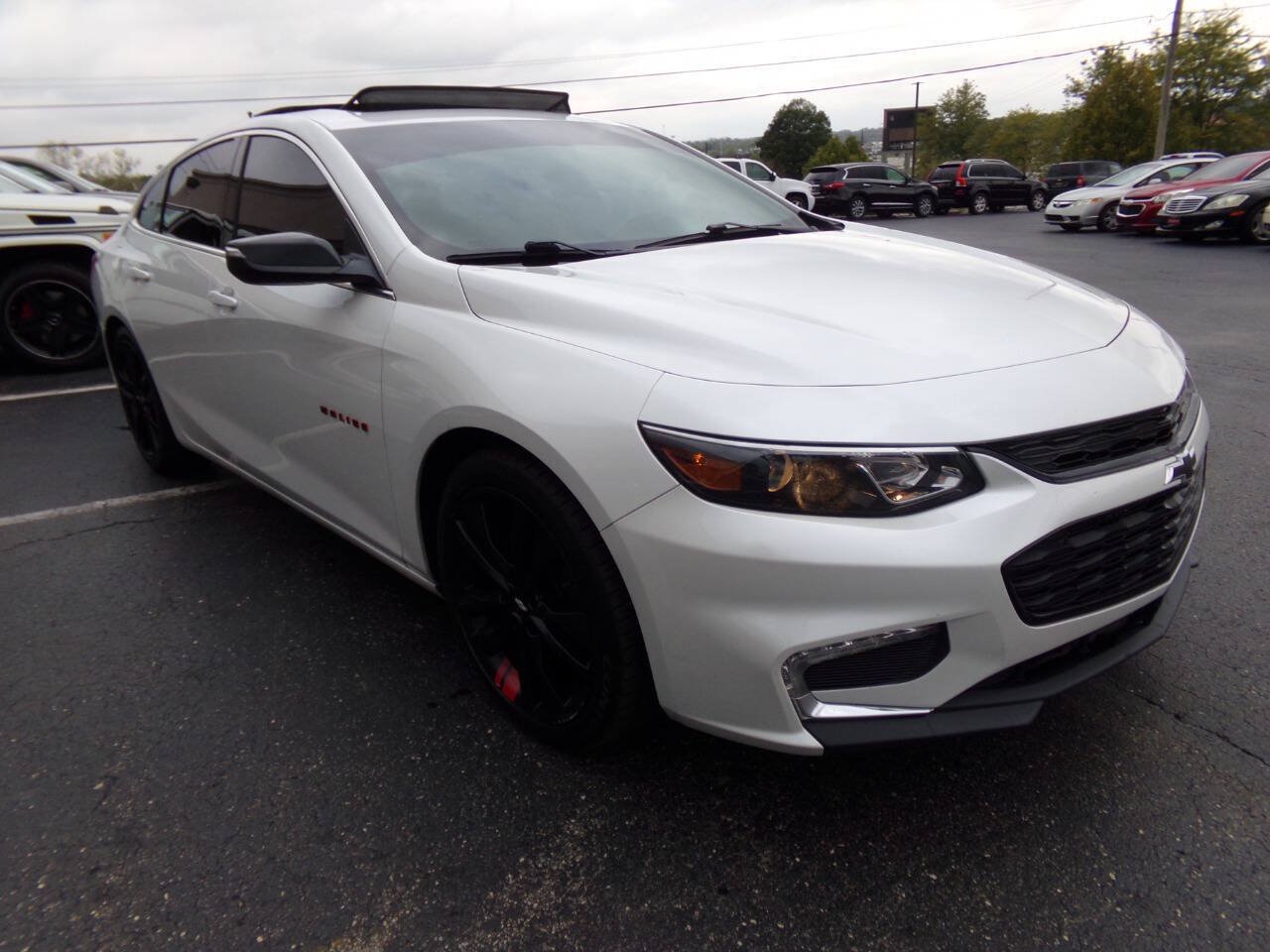 Used 2018 Chevrolet Malibu LT w/ Redline Edition FWD image 4