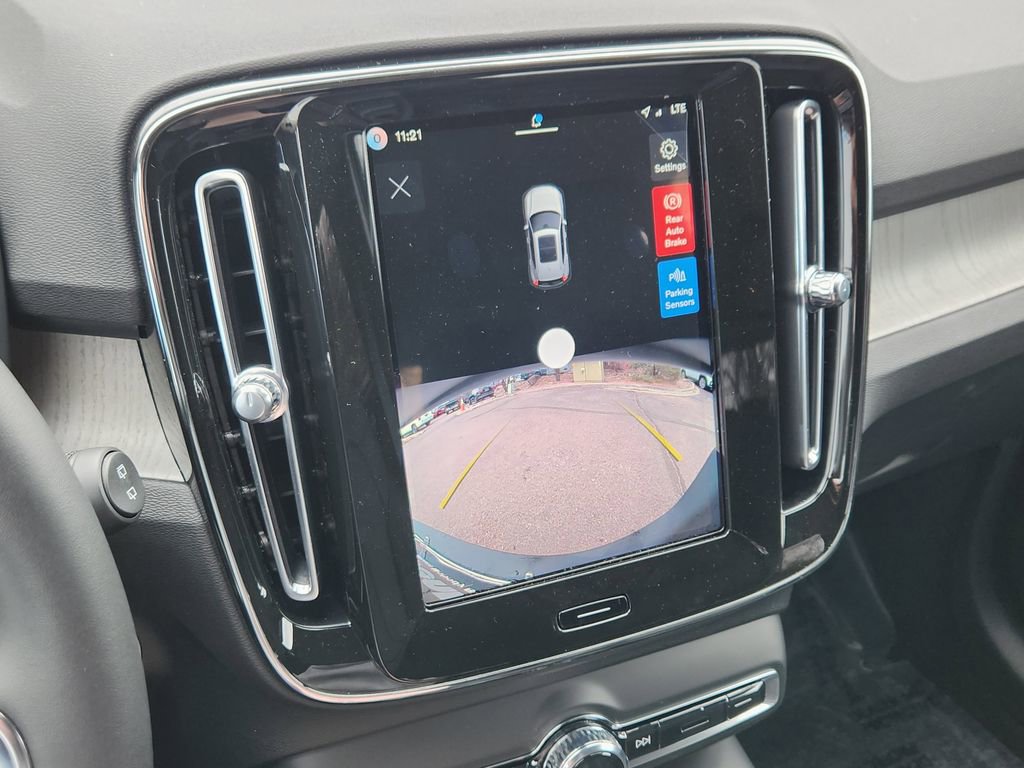 New 2026 Volvo XC40 B5 Core w/ Climate Package AWD/4WD image 9