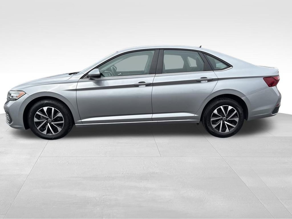 Used 2024 Volkswagen Jetta S image 4