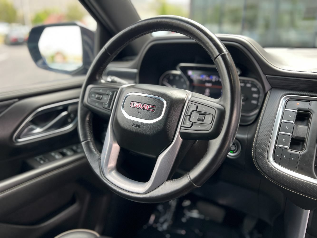 Used 2021 GMC Yukon SLT w/ Rear Media and Nav Package AWD/4WD image 11