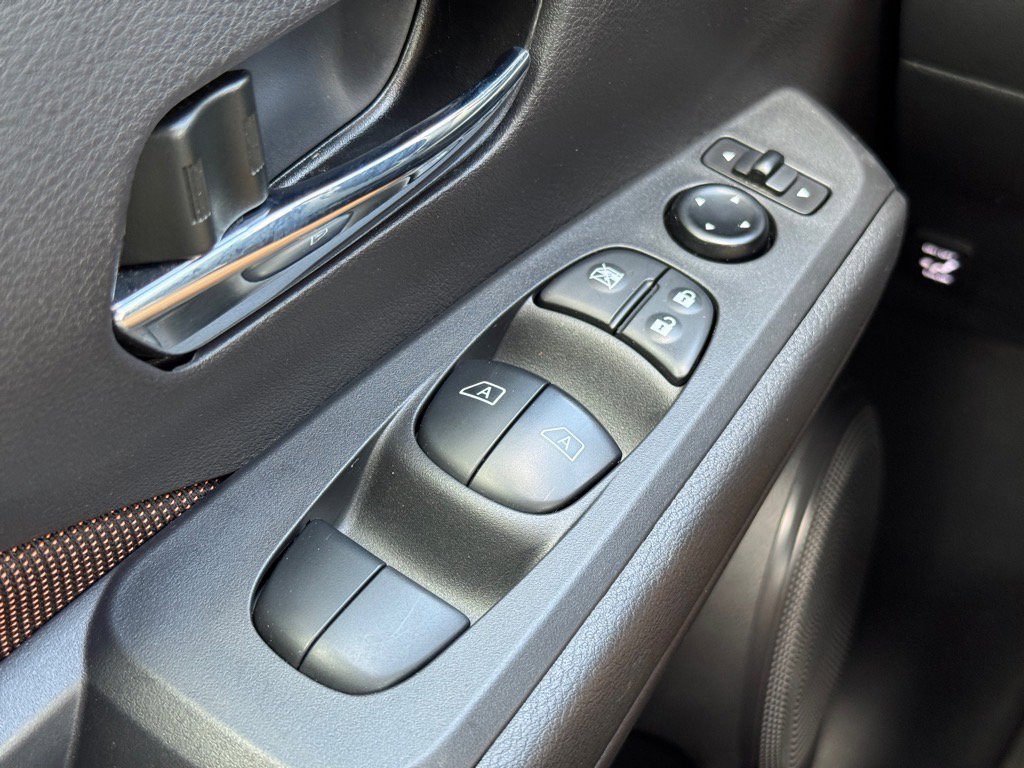 Used 2023 Nissan Kicks SR w/ Interior Electronics Package image 16