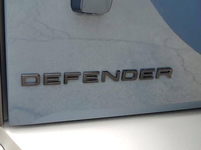 Used 2025 Land Rover Defender 110 S AWD/4WD image 5