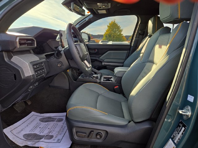 Used 2025 Toyota 4Runner Trailhunter AWD/4WD image 3