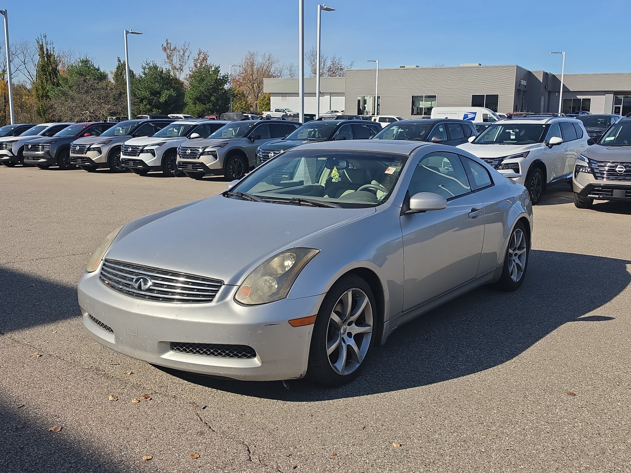 Used 2004 INFINITI G35 Coupe w/ Premium Pkg RWD image 3