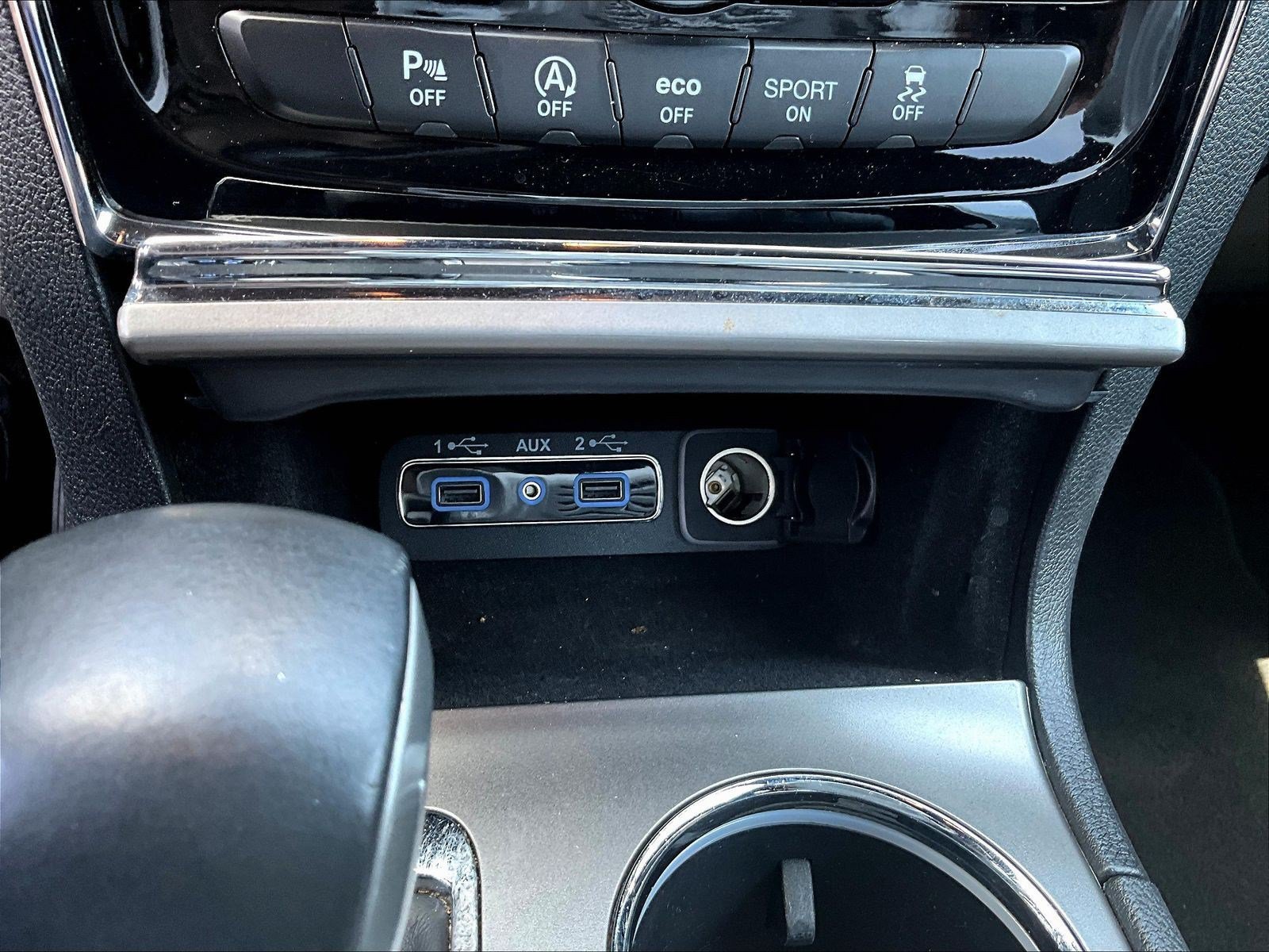 Used 2019 Jeep Grand Cherokee Laredo w/ Laredo X Package RWD image 16