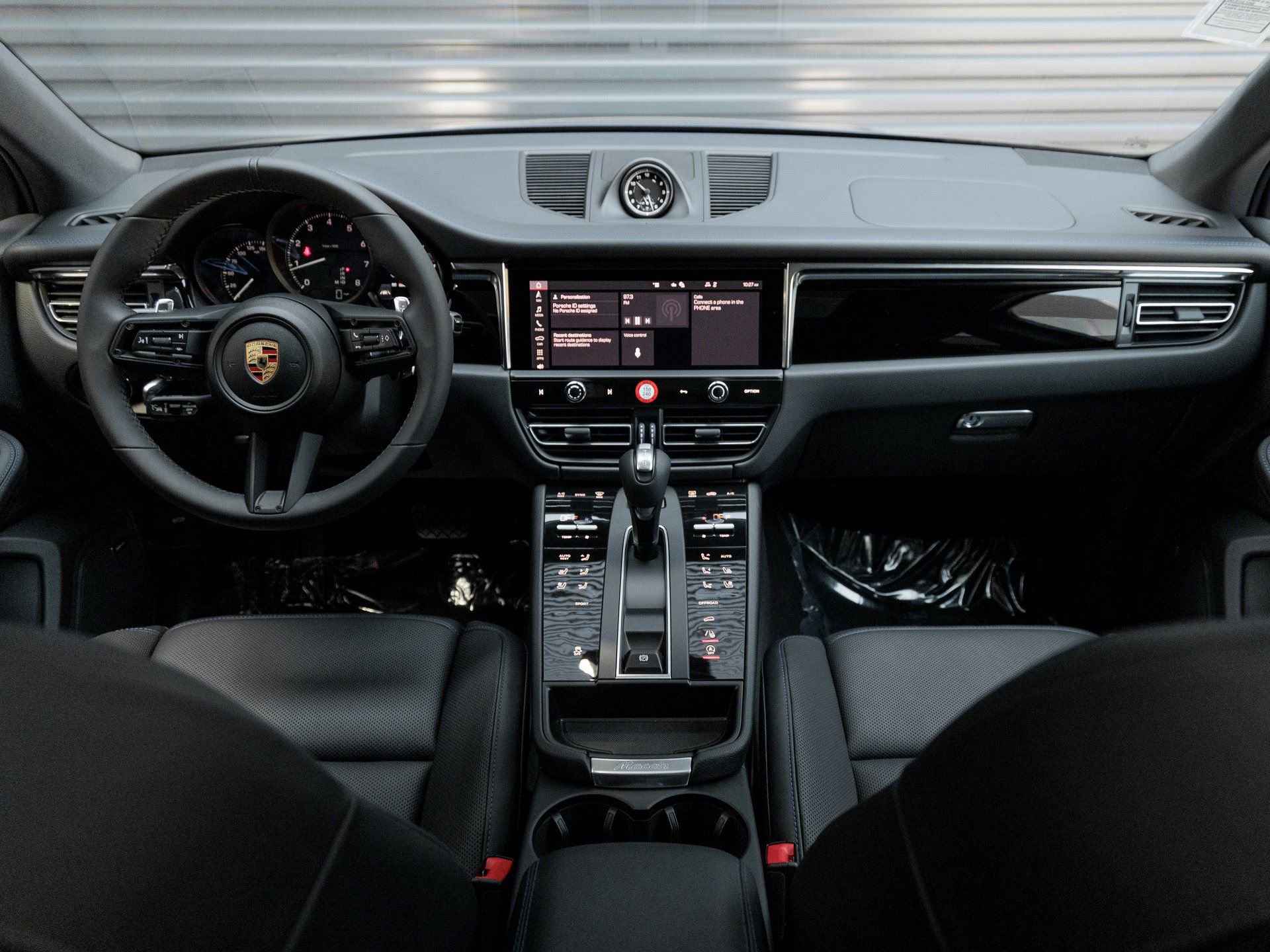 New 2025 Porsche Macan AWD/4WD image 16