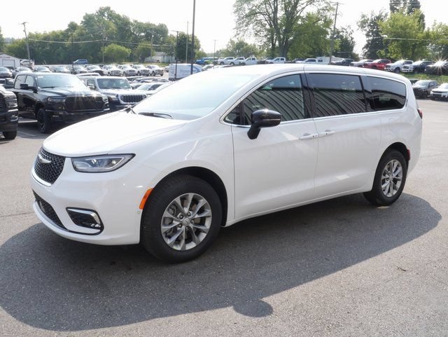 New 2026 Chrysler Pacifica Select AWD/4WD image 8