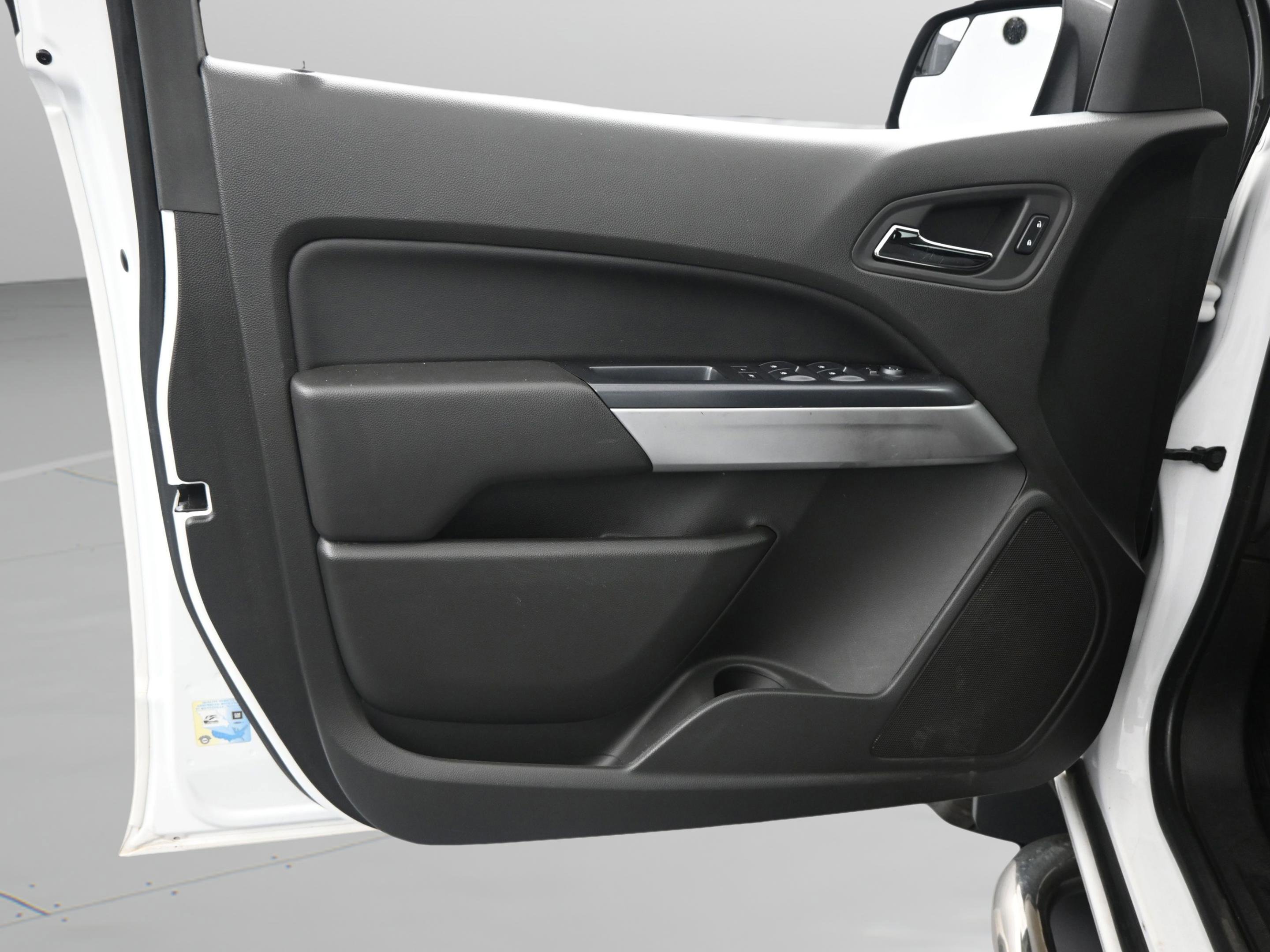 Used 2015 Chevrolet Colorado LT w/ LT Convenience Package image 32