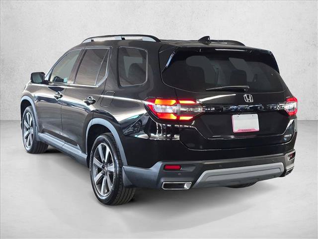 Used 2025 Honda Pilot Touring image 8