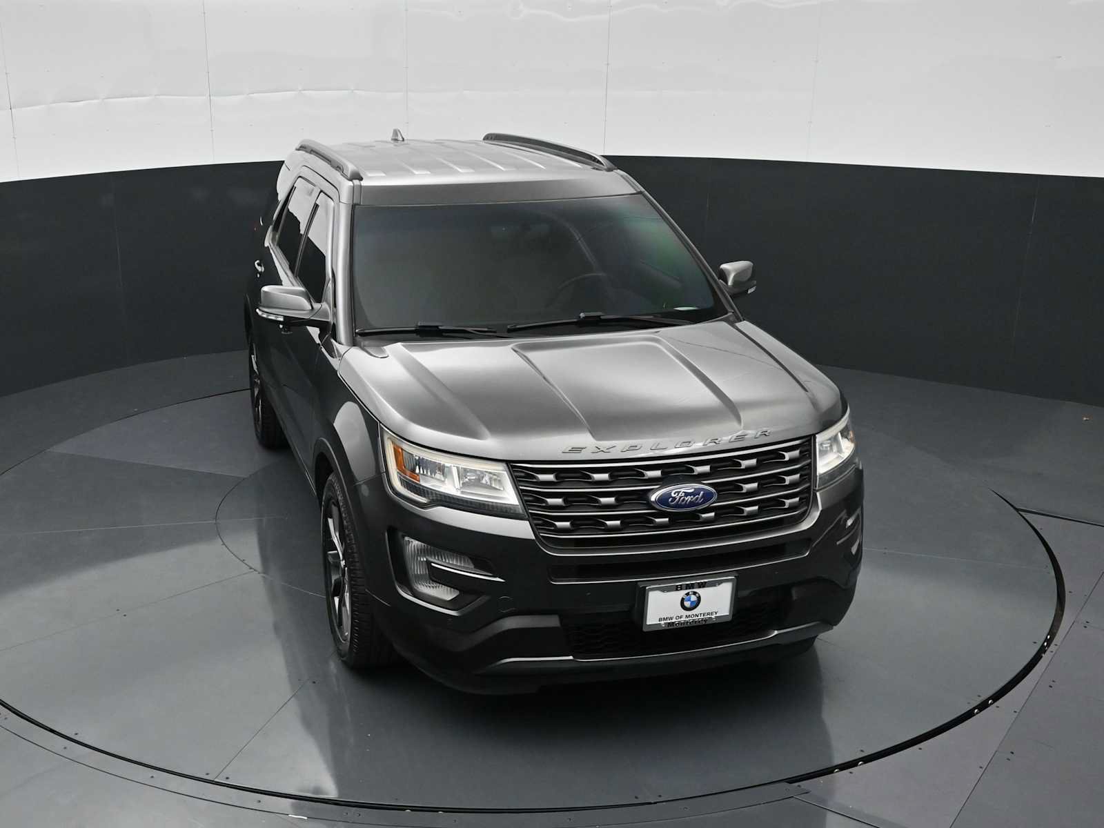 Used 2017 Ford Explorer XLT w/ Equipment Group 202A AWD/4WD image 18