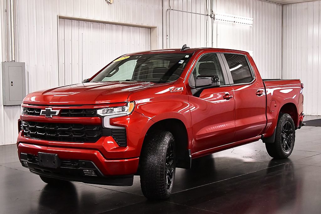 Used 2023 Chevrolet Silverado 1500 RST w/ Z71 Off-Road Package AWD/4WD image 3