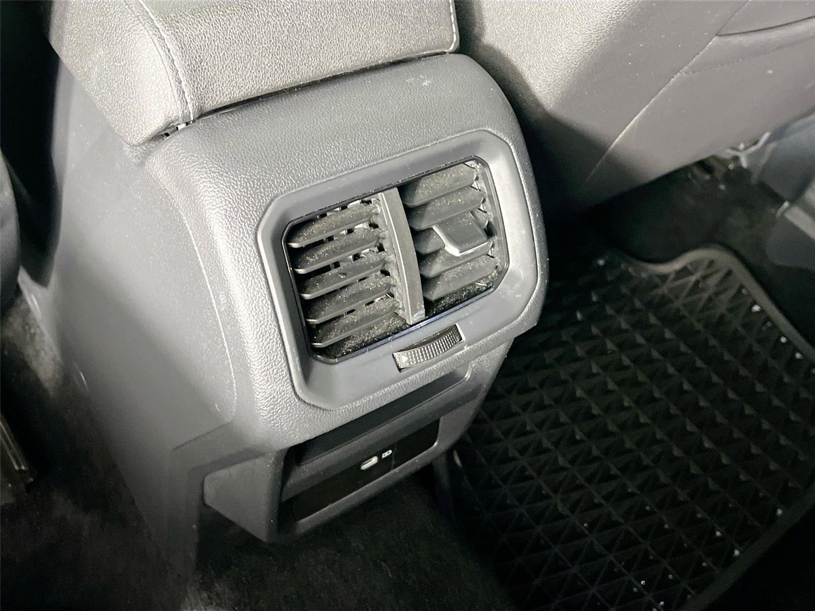 Used 2024 Volkswagen Taos SEL image 23