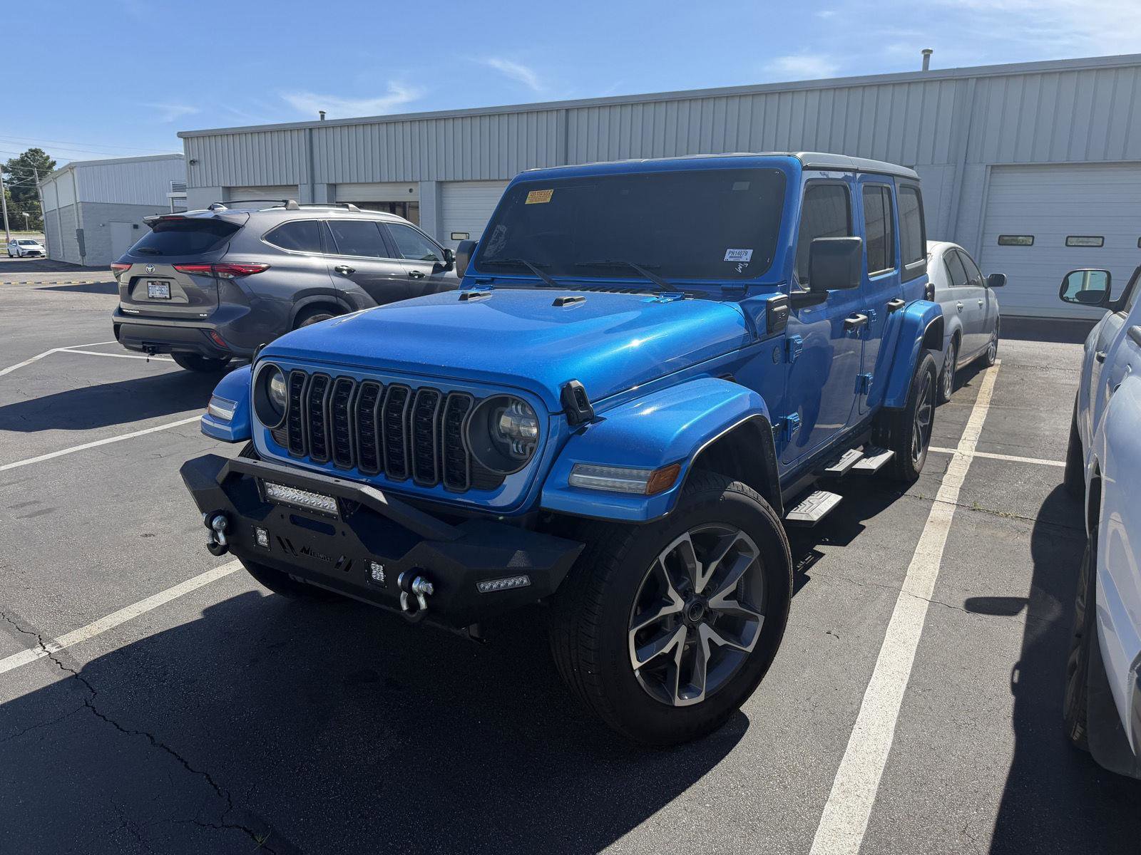 Used 2024 Jeep Wrangler Unlimited w/ Convenience Group AWD/4WD image 3