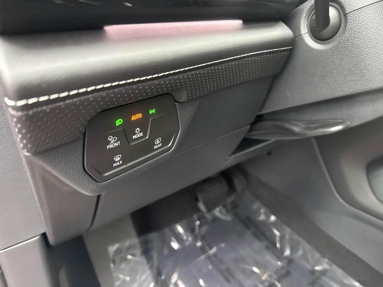 Certified 2025 Volkswagen Atlas SEL image 24