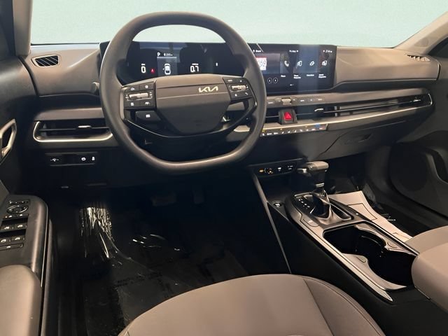 Used 2025 Kia K4 FWD image 16