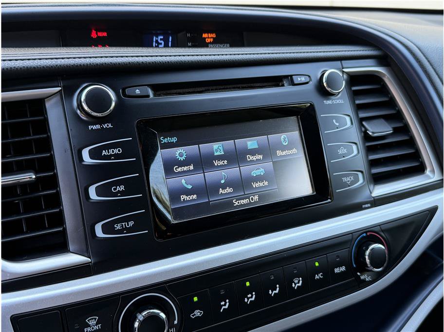 Used 2019 Toyota Highlander LE FWD image 13