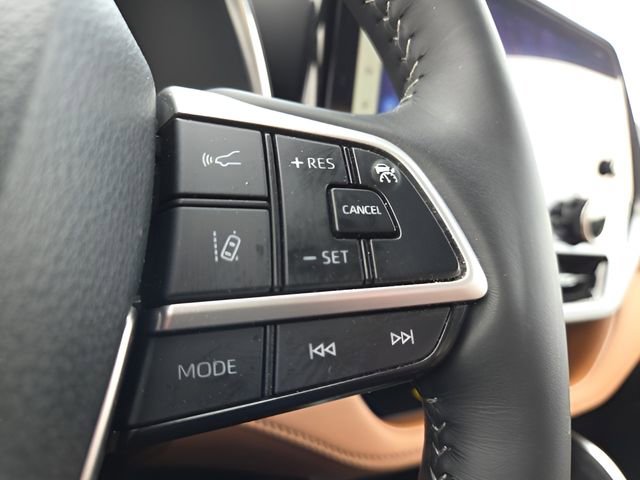 Used 2025 Toyota Highlander Platinum image 25