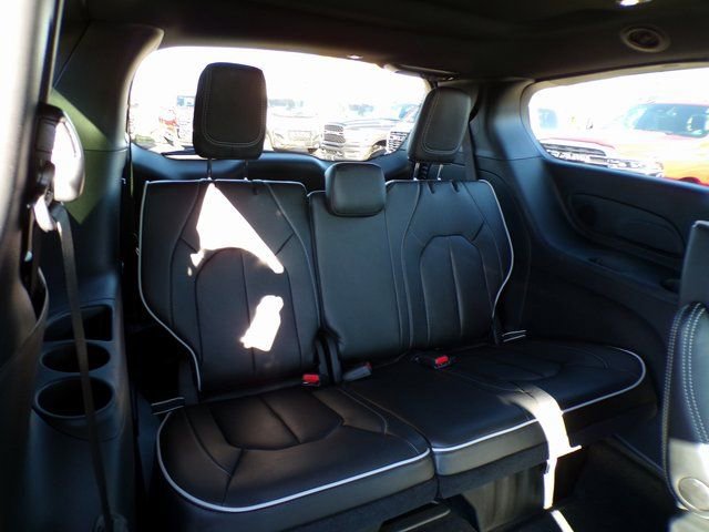 New 2026 Chrysler Pacifica Limited w/ S Appearance Package AWD/4WD image 11