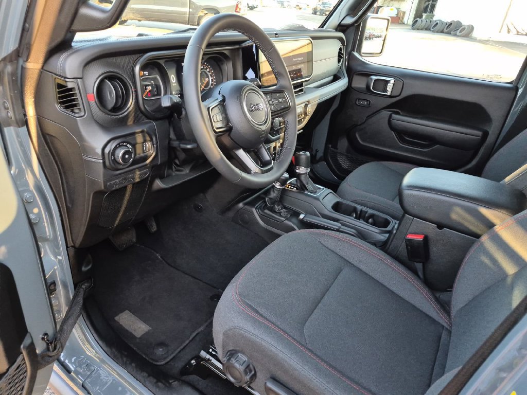 Used 2026 Jeep Wrangler Unlimited Rubicon AWD/4WD image 12