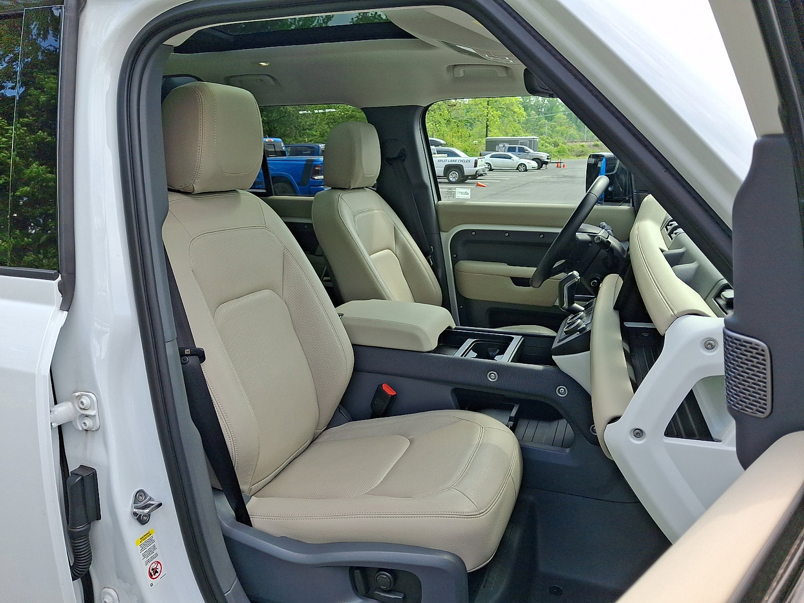 Used 2024 Land Rover Defender 110 S AWD/4WD image 3
