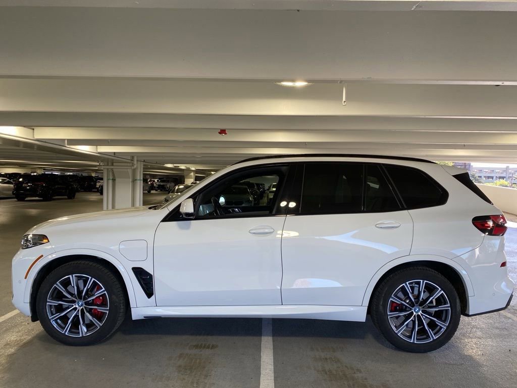 Certified 2024 BMW X5 xDrive50e w/ M Sport Package image 2