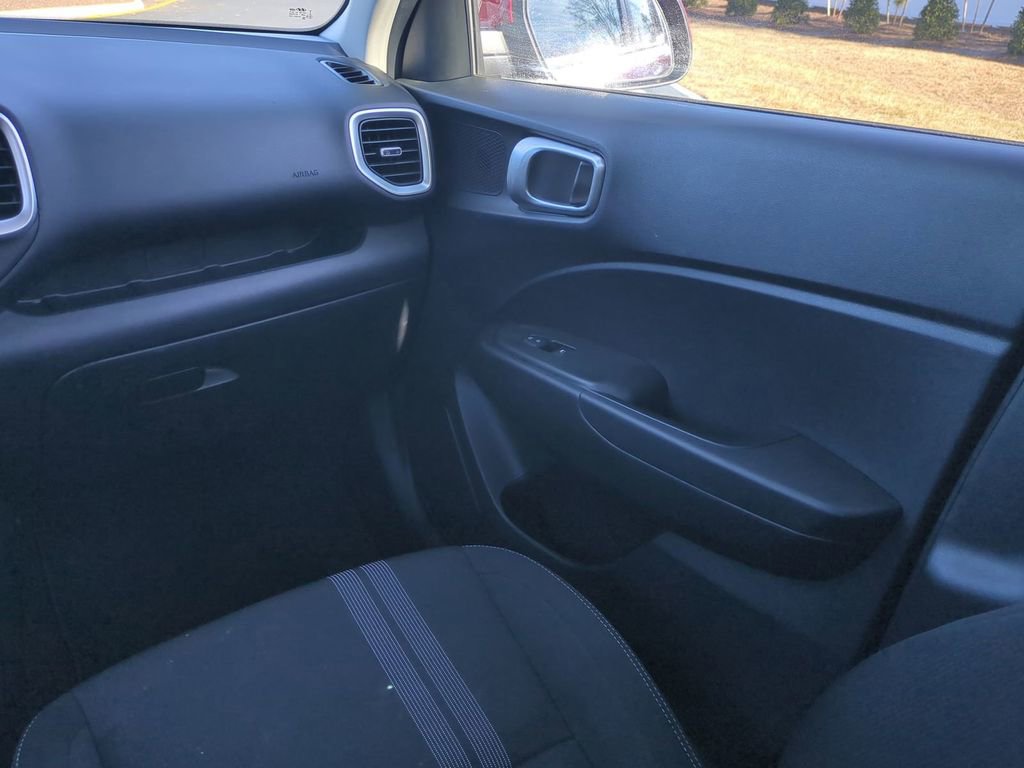 Used 2022 Hyundai Venue SEL image 17