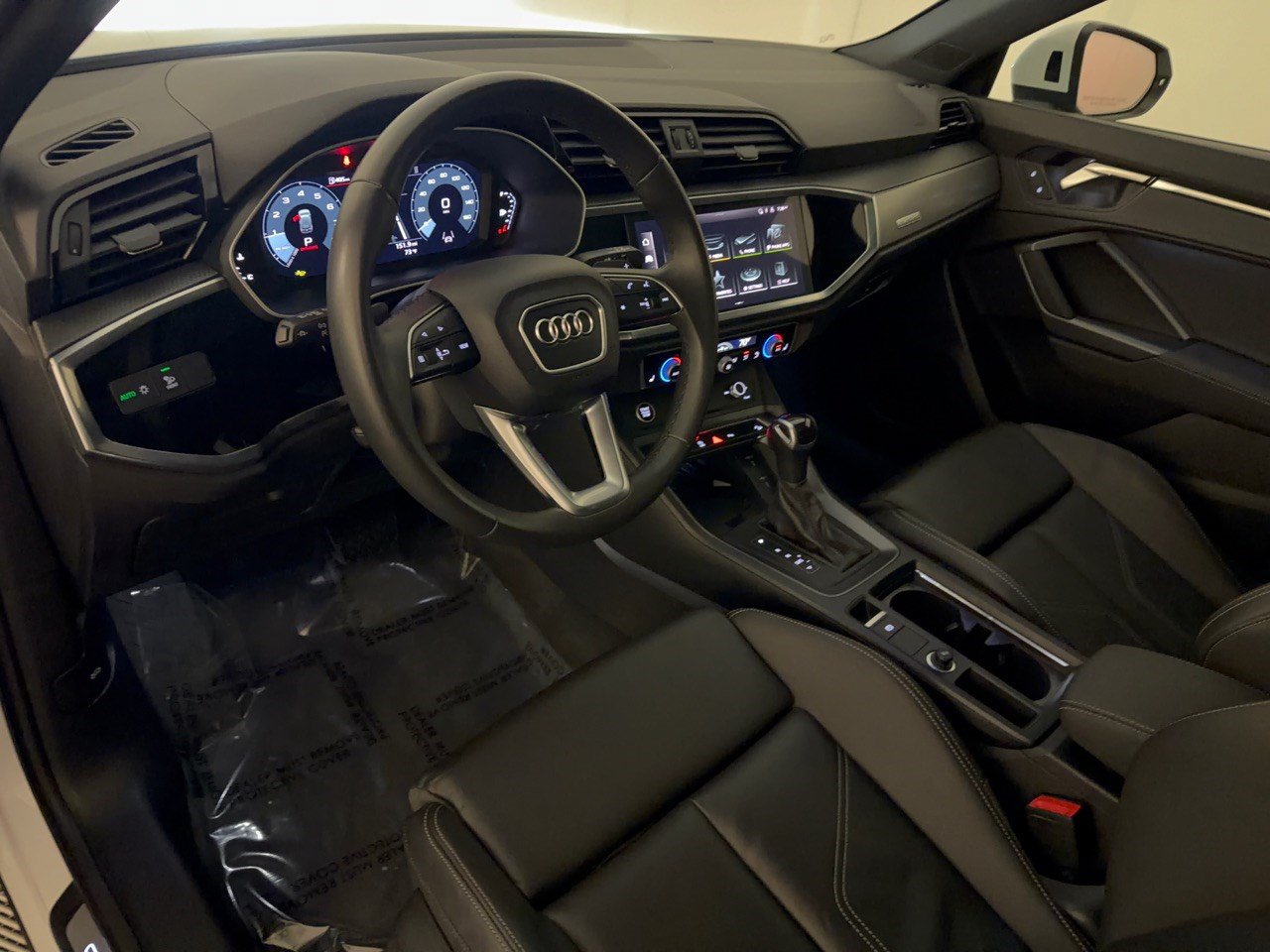 Certified 2025 Audi Q3 2.0T Premium w/ Convenience Package AWD/4WD image 4