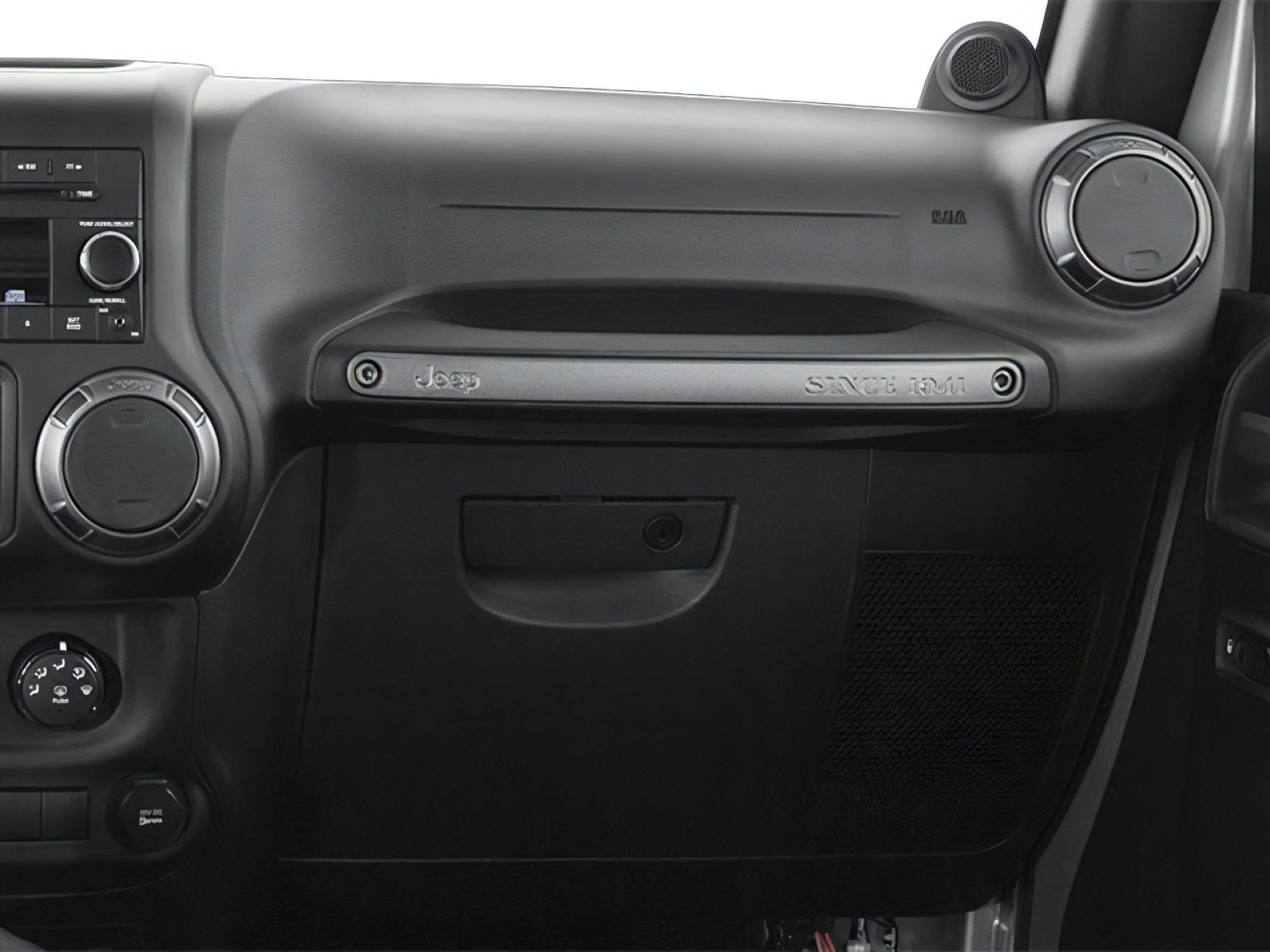 Used 2014 Jeep Wrangler Unlimited Sahara w/ Connectivity Group AWD/4WD image 11