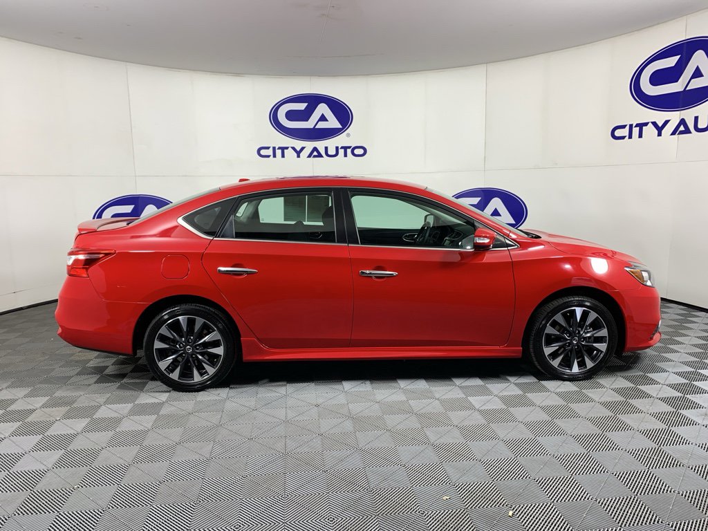 Used 2019 Nissan Sentra SR image 2