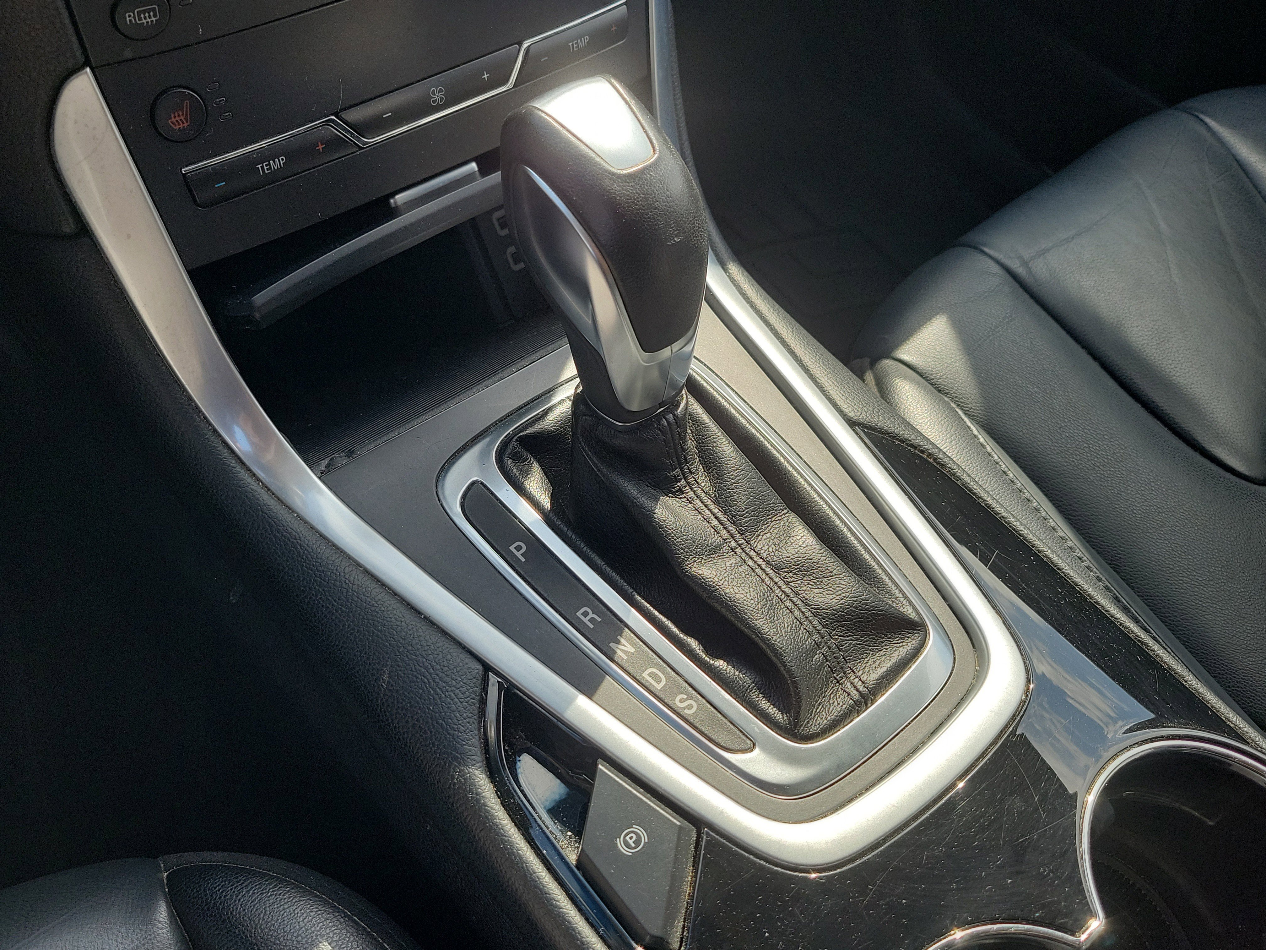 Used 2018 Ford Edge Titanium image 37