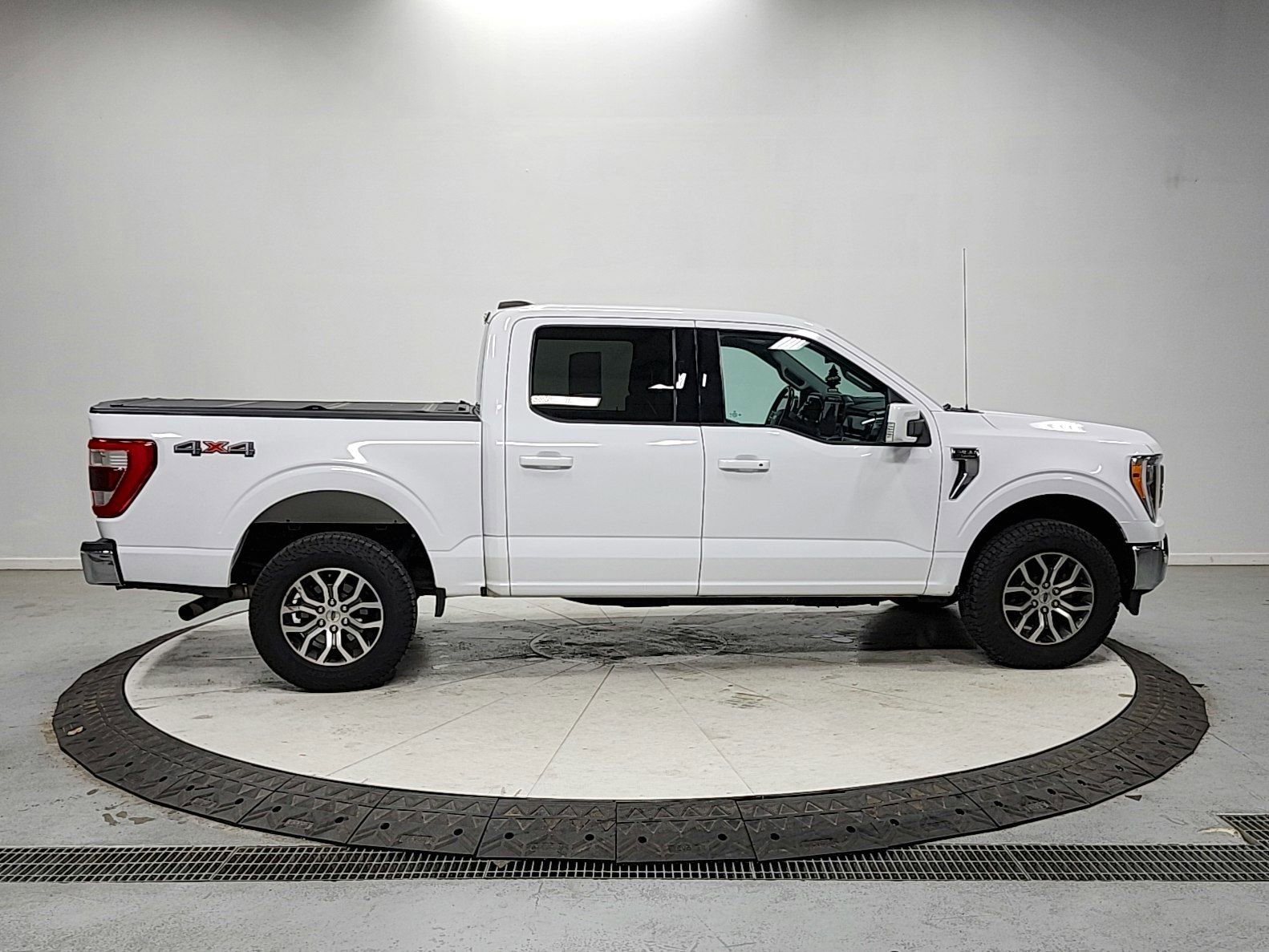 Used 2021 Ford F150 Lariat w/ Equipment Group 501A Mid image 8