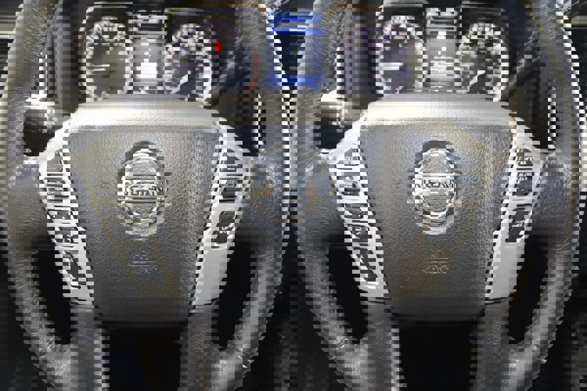 Used 2019 Nissan Titan SV w/ SV Convenience Package image 34